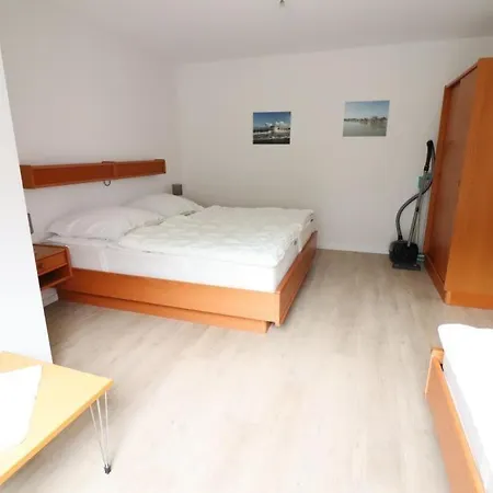 Haus-itjen-gelb-2 * Куксхафен