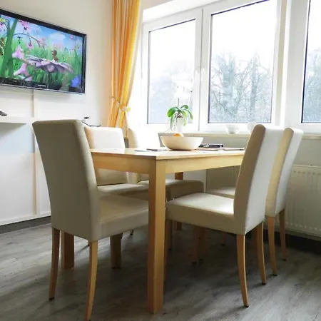 Haus-itjen-gelb-2 * Куксхафен